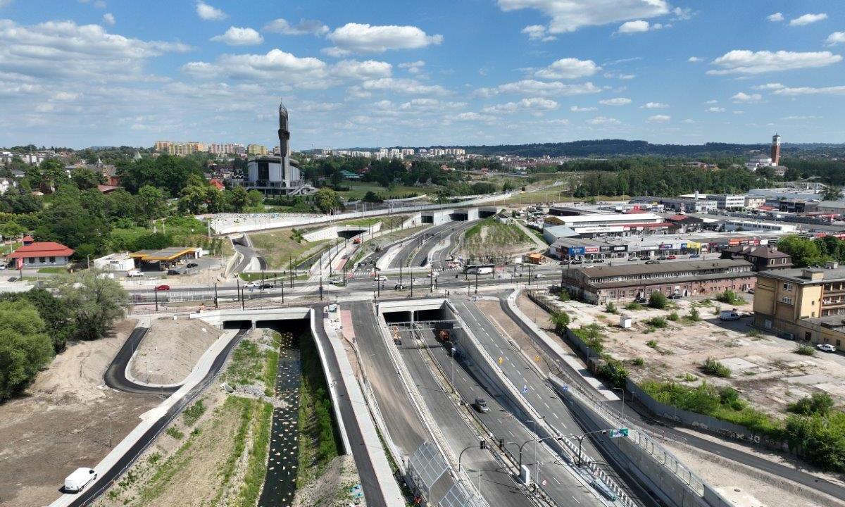 Tunele, kolej, tramwaj i rzeka - oddanie Trasy Łagiewnickiej w Krakowie