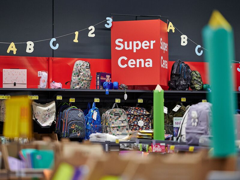 Polacy nie oszczędzają na szkole - markowe plecaki hitem tegorocznej wyprawki Carrefour