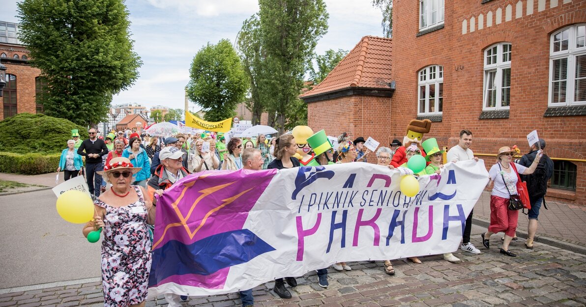 Parada i Piknik Seniorów 2022 w Gdańsku Dominik Paszliński  www gdansk pl