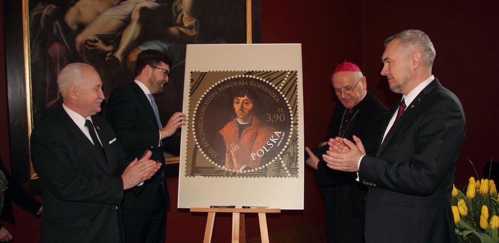 Frombork: Wyjątkowy znaczek z wizerunkiem Mikołaja Kopernika uroczyście wprowadzony do obiegu