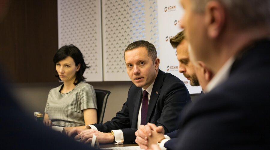 Produkcja miedzi bezpieczna dla środowiska  i opłacalna dla biznesu – założenia transformacji energetycznej KGHM podczas obrad Rady Medycznej