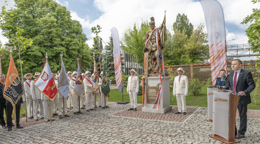 Pomnik Św. Floriana stanął przy Hucie Miedzi Legnica
