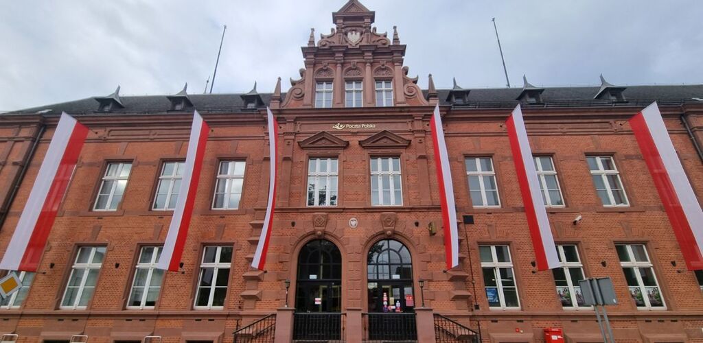 Remont elewacji zabytkowego budynku Poczty Polskiej w Elblągu zakończony 