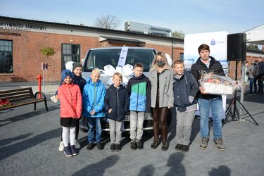 Bus od PKO Leasing i Fundacji PKO Banku Polskiego dla podopiecznych Domów Dziecka w powiecie kluczborskim